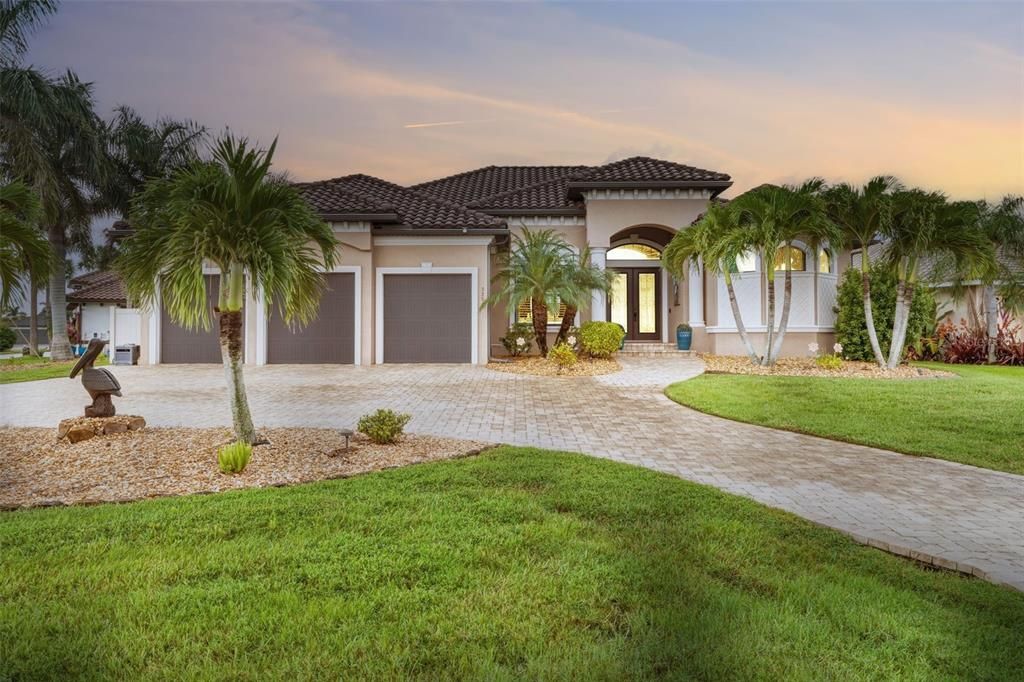 For Sale: $1,150,000 (3 beds, 2 baths, 2457 Square Feet)