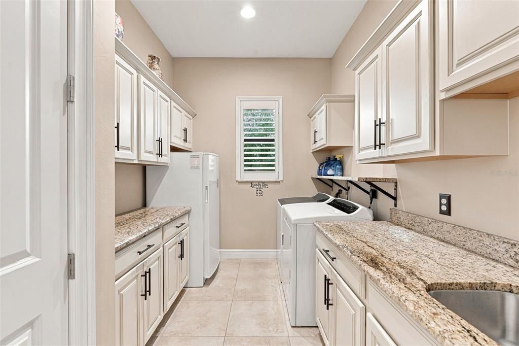 For Sale: $1,150,000 (3 beds, 2 baths, 2457 Square Feet)