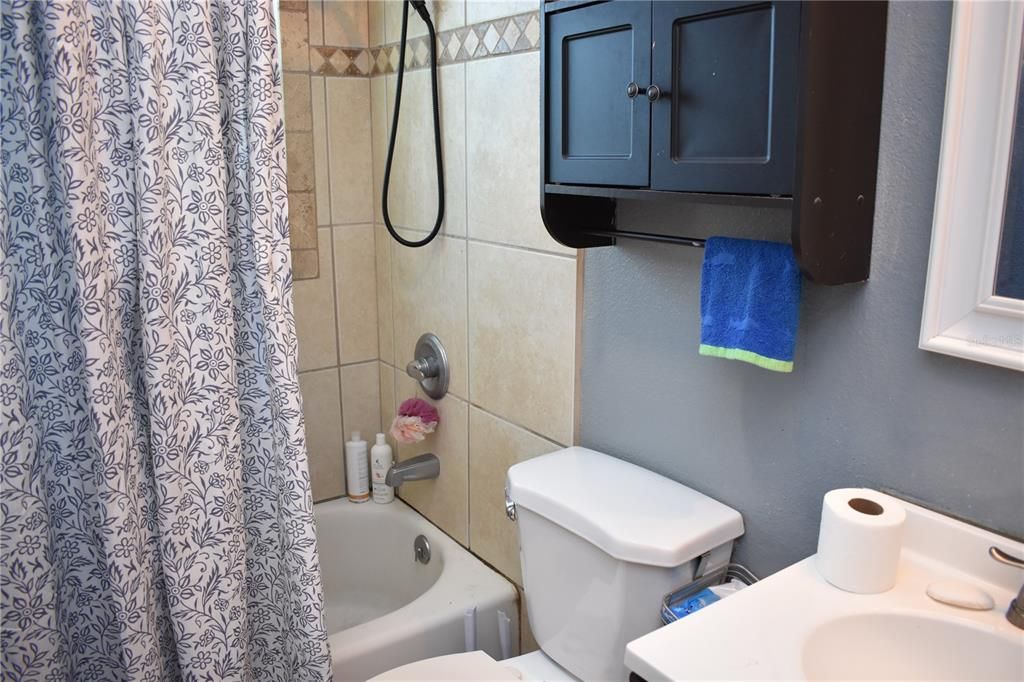 На продажу: $245,000 (3 спален, 1 ванн, 1171 Квадратных фут)