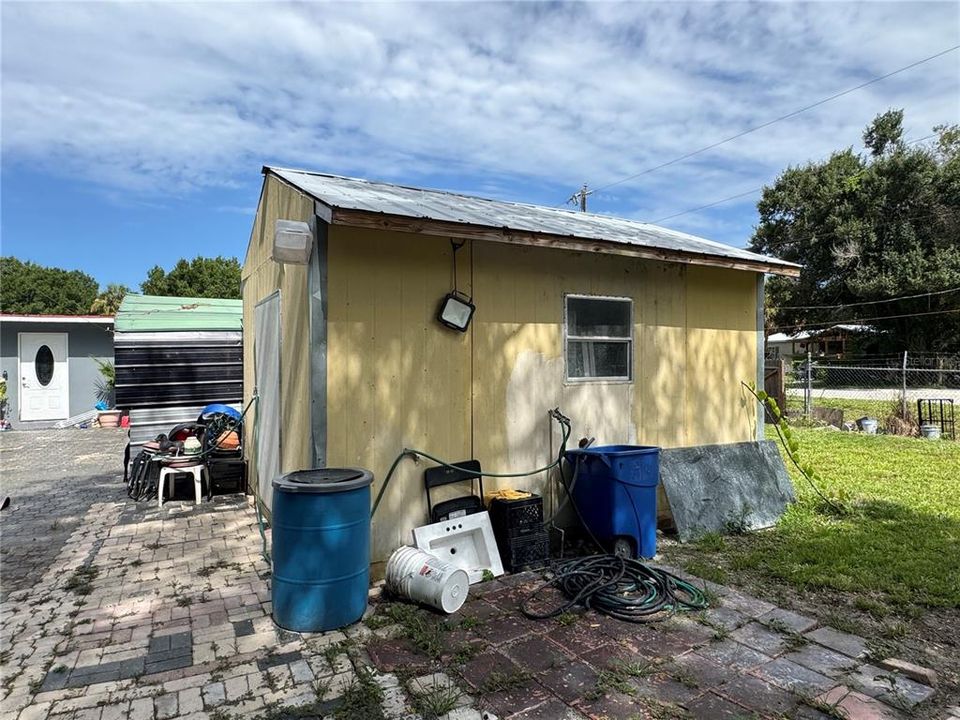 На продажу: $214,999 (4 спален, 2 ванн, 1010 Квадратных фут)