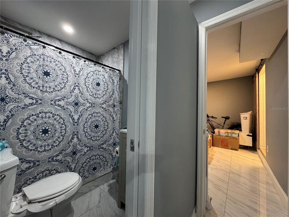 На продажу: $214,999 (4 спален, 2 ванн, 1010 Квадратных фут)