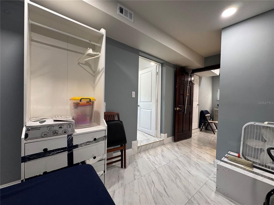 На продажу: $214,999 (4 спален, 2 ванн, 1010 Квадратных фут)