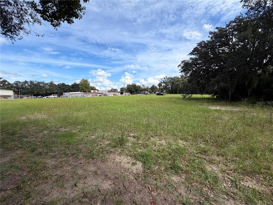 На продажу: $265,000 (1.05 acres)