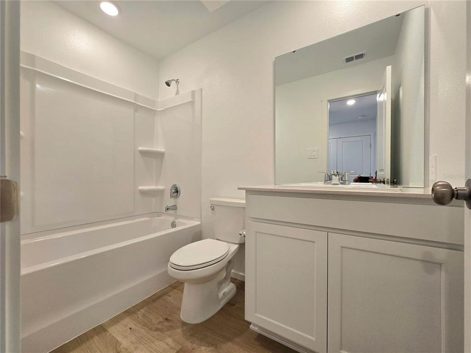 В аренду: $1,800 (3 спален, 2 ванн, 1378 Квадратных фут)