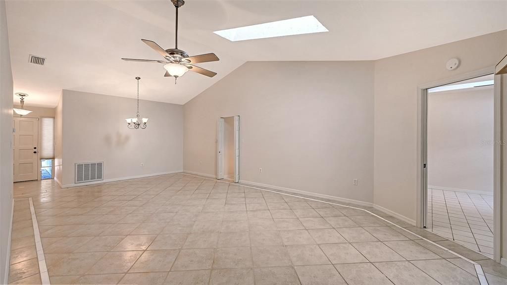 For Rent: $2,800 (2 beds, 2 baths, 1456 Square Feet)