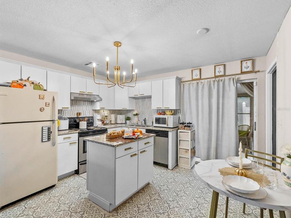 En Venta: $209,500 (2 camas, 1 baños, 806 Pies cuadrados)