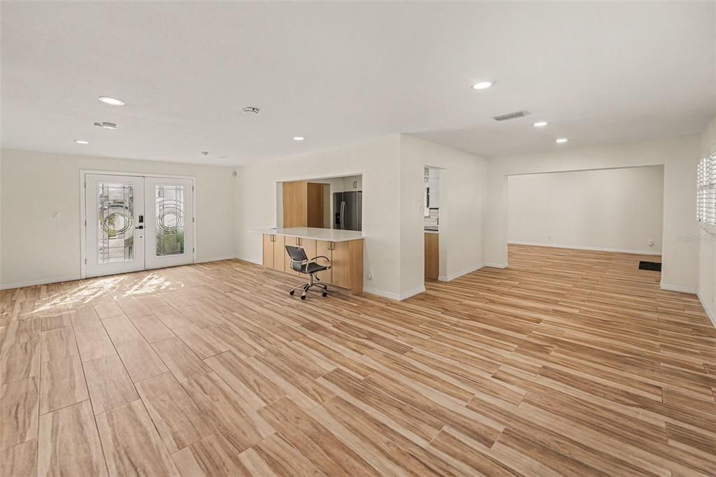 For Sale: $650,000 (4 beds, 3 baths, 2422 Square Feet)