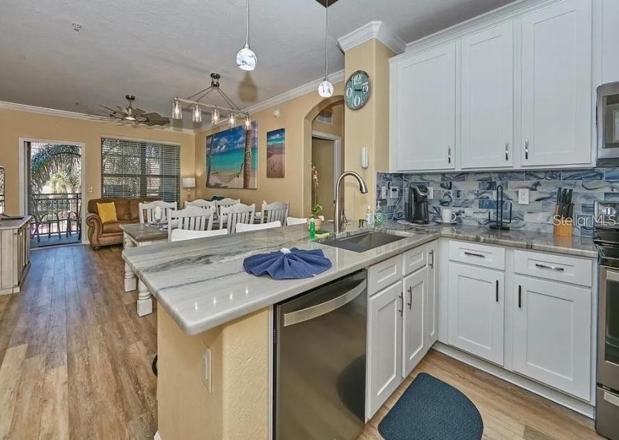 En Venta: $185,000 (4 camas, 3 baños, 1437 Pies cuadrados)
