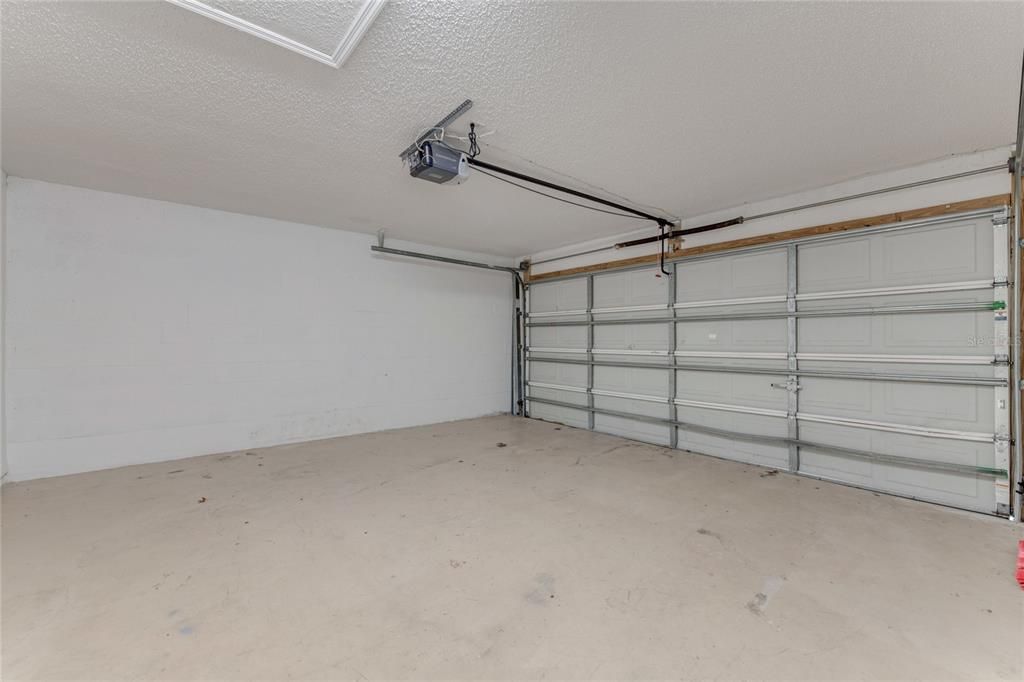 For Sale: $305,000 (3 beds, 2 baths, 1571 Square Feet)