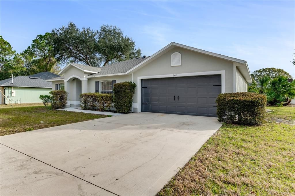 For Sale: $305,000 (3 beds, 2 baths, 1571 Square Feet)
