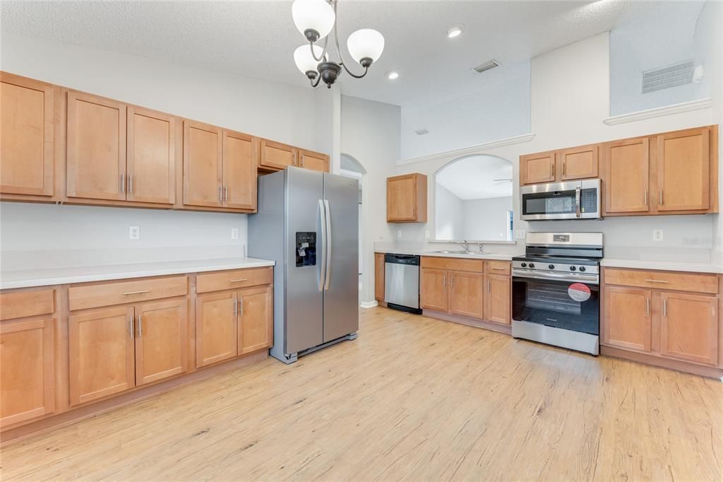 For Sale: $305,000 (3 beds, 2 baths, 1571 Square Feet)