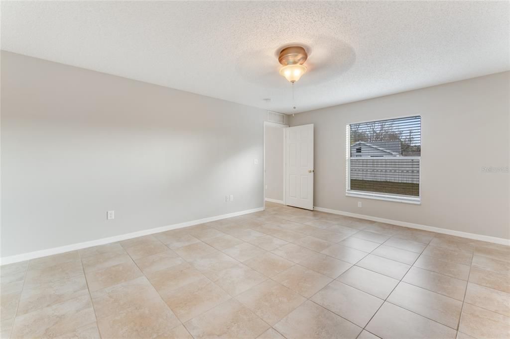 For Sale: $305,000 (3 beds, 2 baths, 1571 Square Feet)