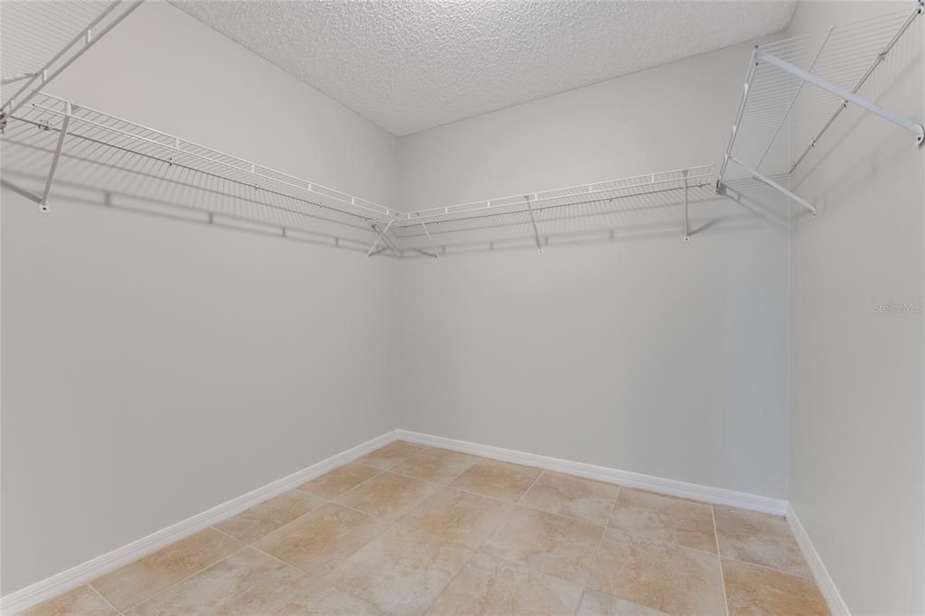 For Sale: $305,000 (3 beds, 2 baths, 1571 Square Feet)