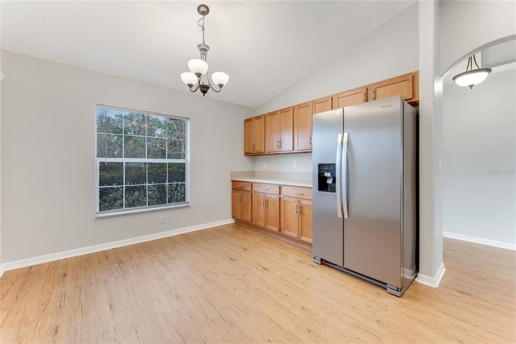 For Sale: $305,000 (3 beds, 2 baths, 1571 Square Feet)