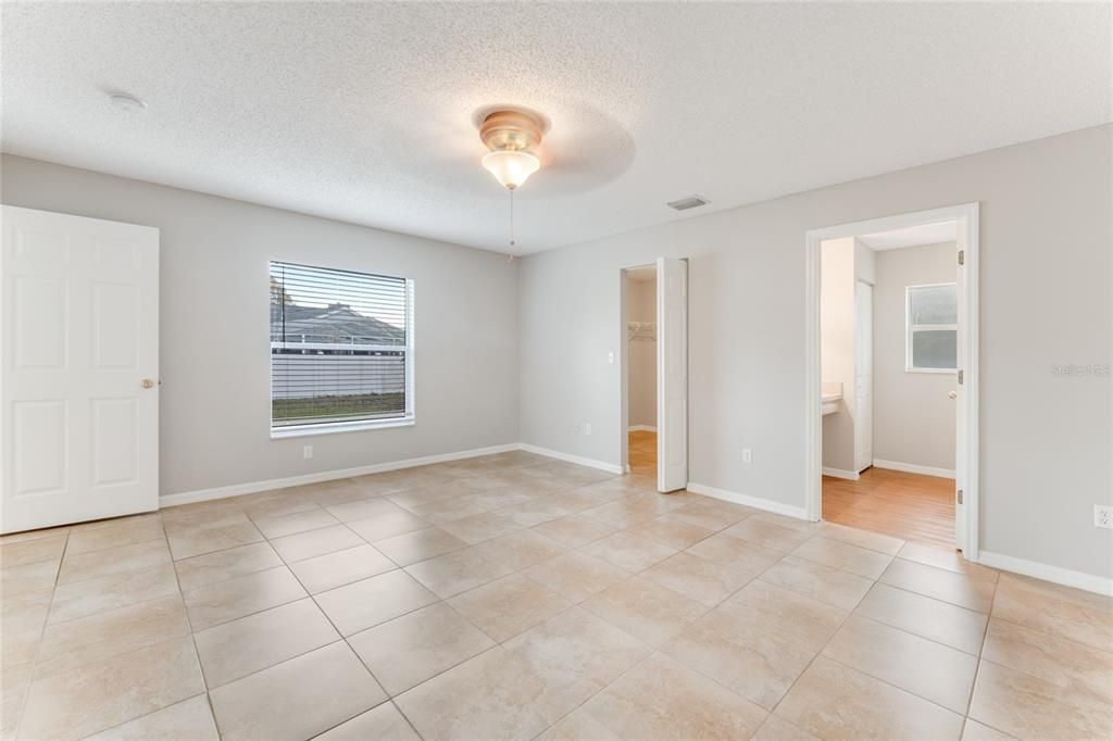 For Sale: $305,000 (3 beds, 2 baths, 1571 Square Feet)