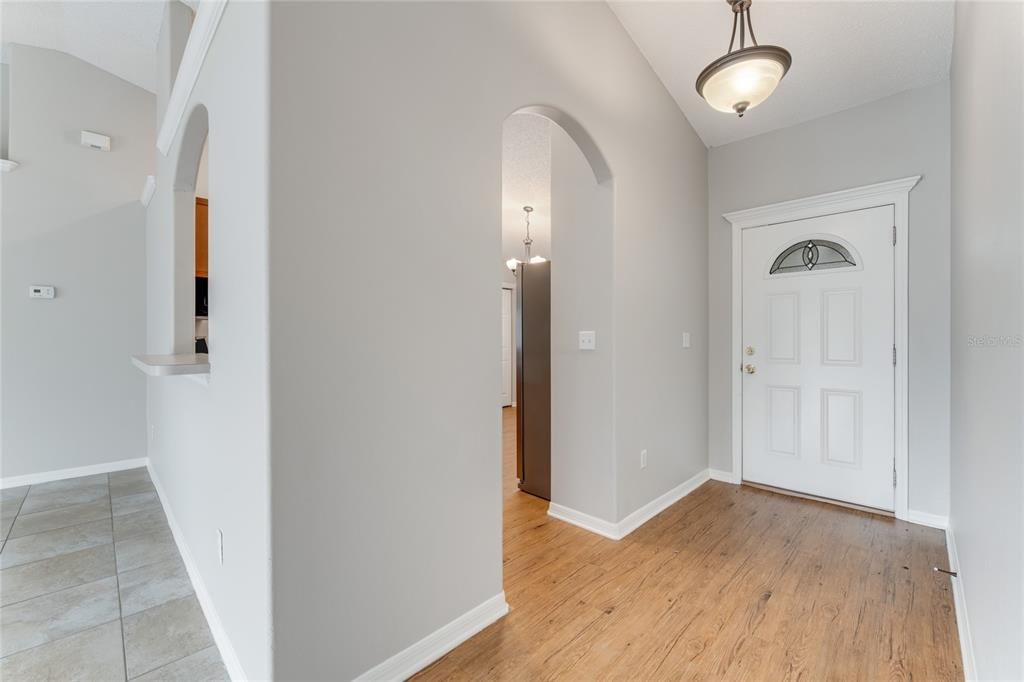 For Sale: $305,000 (3 beds, 2 baths, 1571 Square Feet)