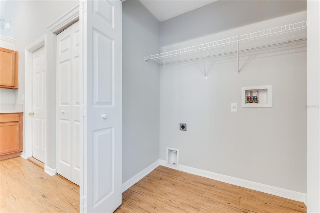 For Sale: $305,000 (3 beds, 2 baths, 1571 Square Feet)