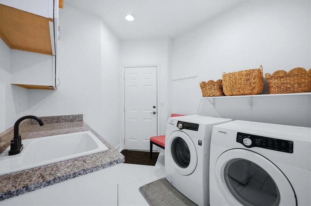 В аренду: $5,900 (4 спален, 3 ванн, 2039 Квадратных фут)
