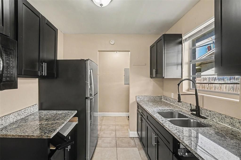 На продажу: $149,950 (3 спален, 1 ванн, 996 Квадратных фут)
