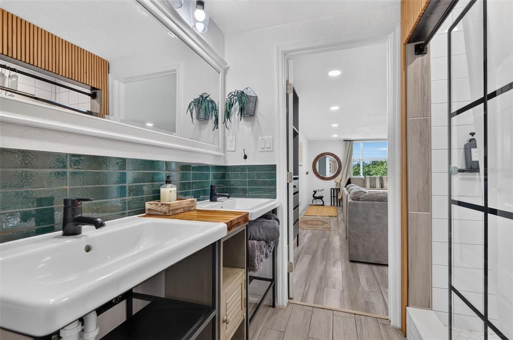 En Venta: $770,000 (4 camas, 3 baños, 2176 Pies cuadrados)