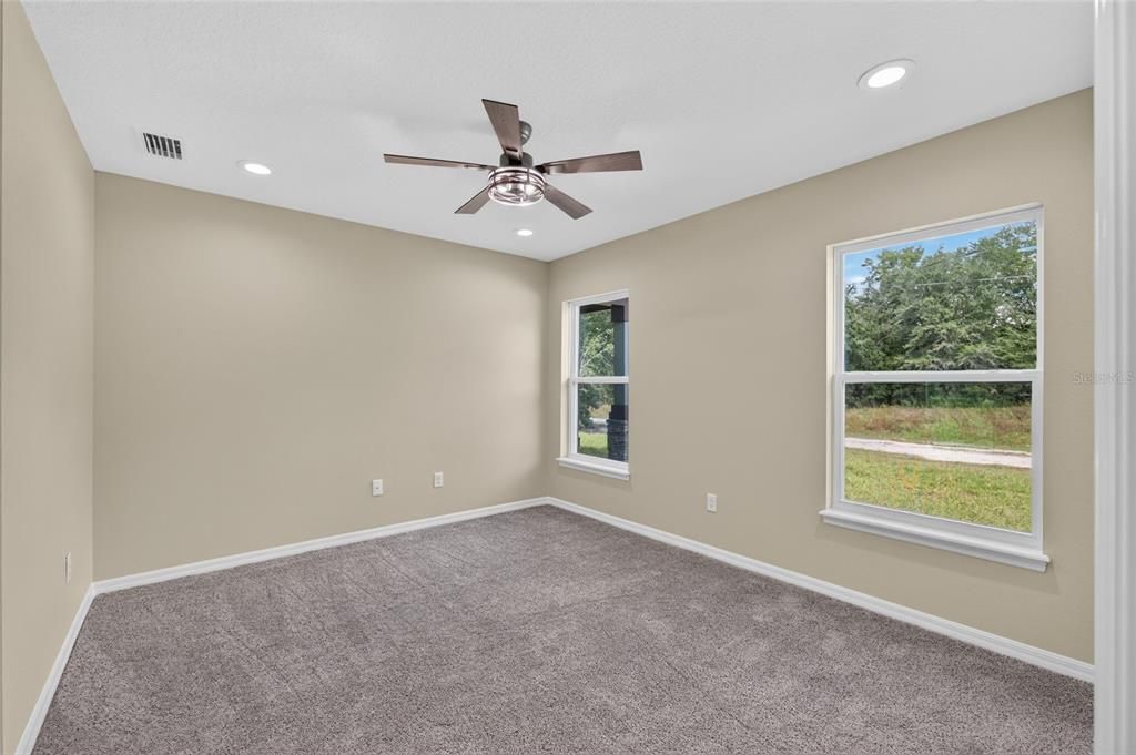 For Sale: $240,000 (3 beds, 2 baths, 1286 Square Feet)