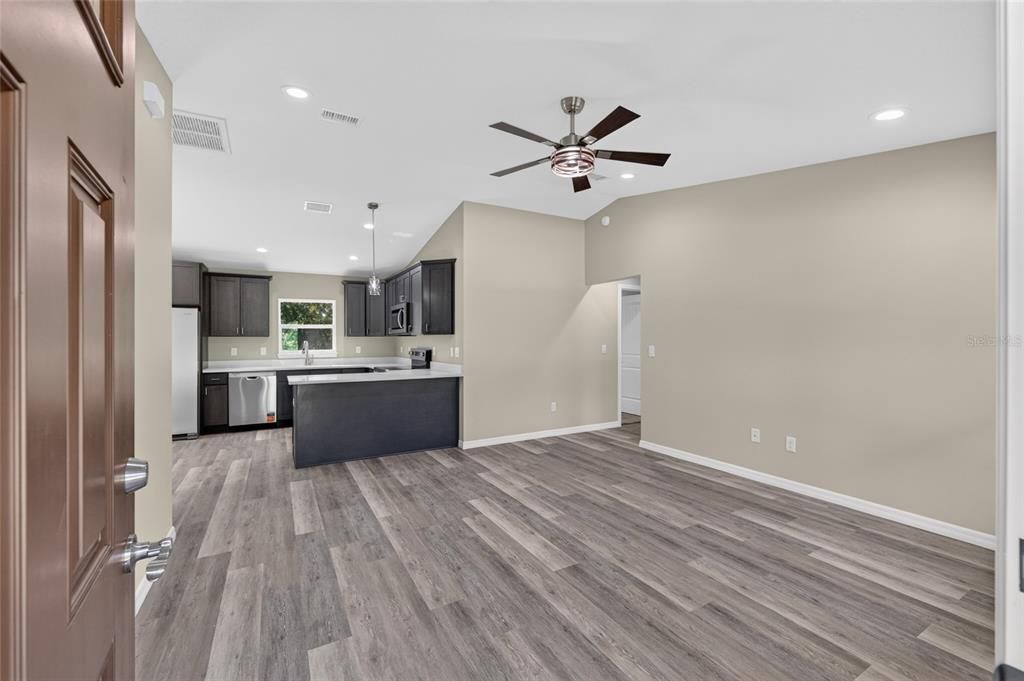 For Sale: $240,000 (3 beds, 2 baths, 1286 Square Feet)