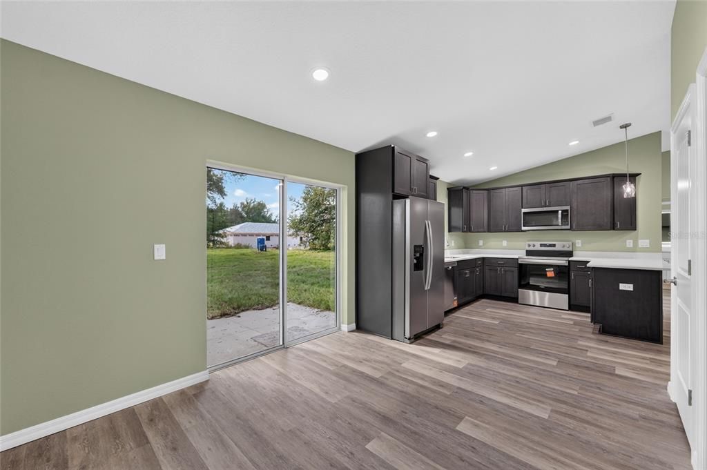 For Sale: $240,000 (3 beds, 2 baths, 1286 Square Feet)