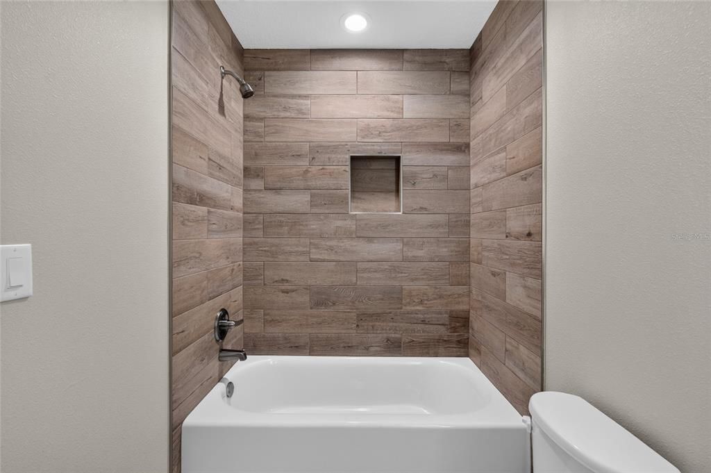 For Sale: $240,000 (3 beds, 2 baths, 1286 Square Feet)
