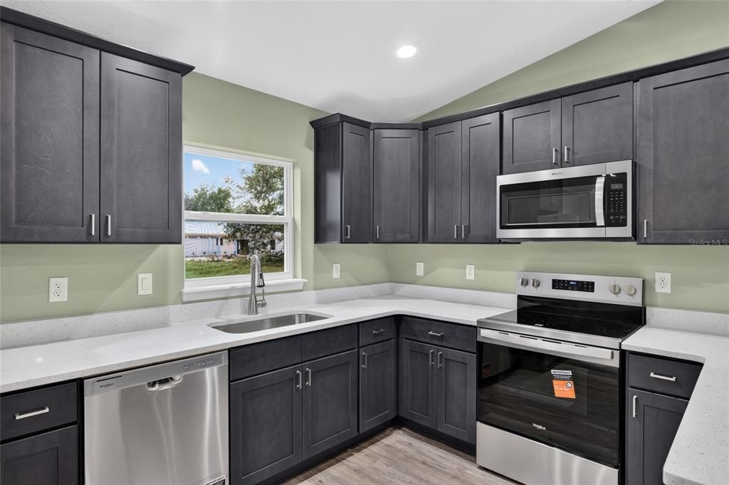 For Sale: $240,000 (3 beds, 2 baths, 1286 Square Feet)