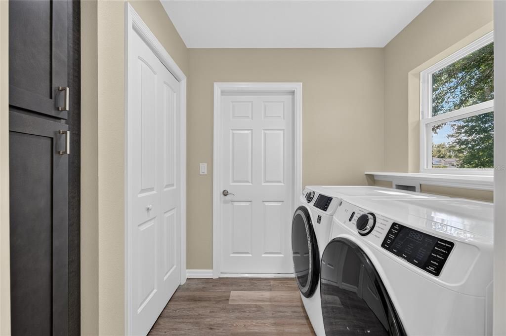 For Sale: $240,000 (3 beds, 2 baths, 1286 Square Feet)