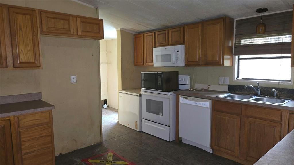 For Sale: $169,000 (3 beds, 2 baths, 1512 Square Feet)
