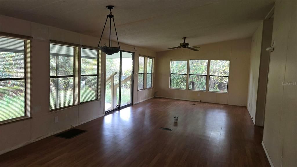 For Sale: $169,000 (3 beds, 2 baths, 1512 Square Feet)