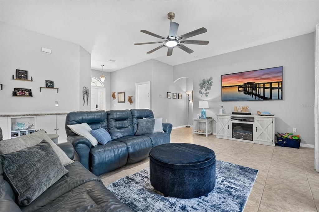 For Sale: $344,900 (3 beds, 2 baths, 1832 Square Feet)