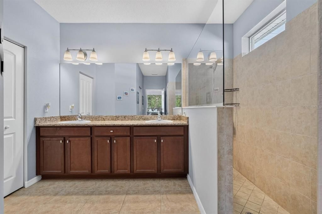 For Sale: $344,900 (3 beds, 2 baths, 1832 Square Feet)