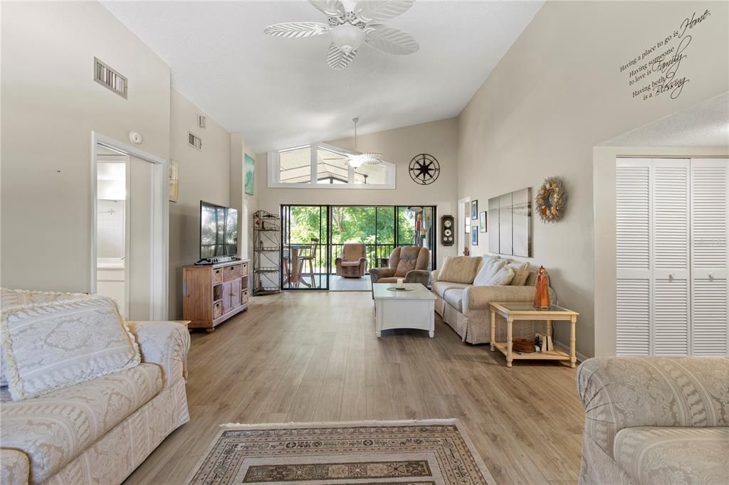 En Venta: $173,900 (2 camas, 2 baños, 1336 Pies cuadrados)