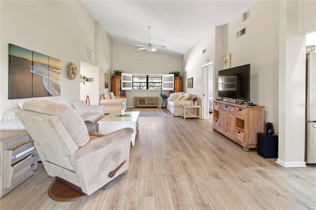 En Venta: $173,900 (2 camas, 2 baños, 1336 Pies cuadrados)