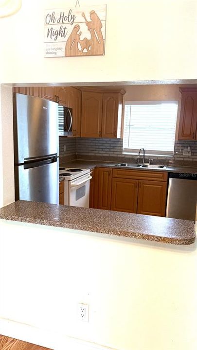 For Rent: $1,150 (1 beds, 1 baths, 742 Square Feet)