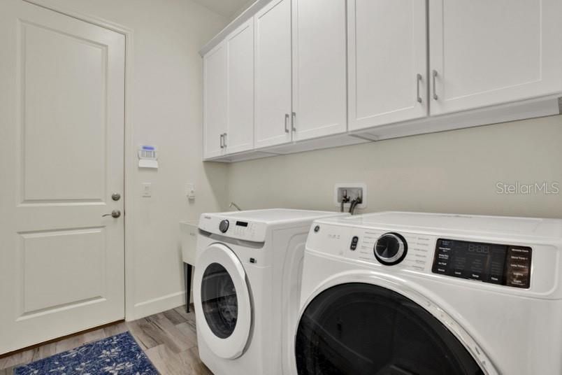 En Venta: $629,000 (3 camas, 3 baños, 2609 Pies cuadrados)