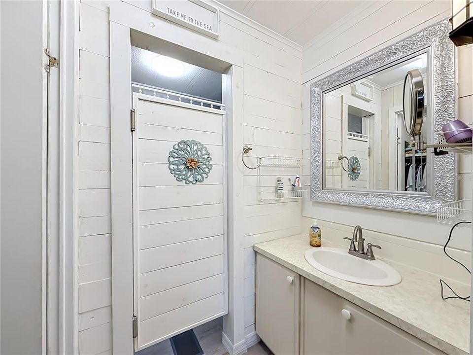 Active With Contract: $160,000 (2 beds, 2 baths, 1107 Square Feet)