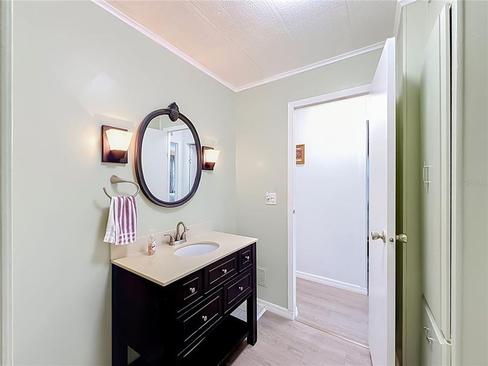 Active With Contract: $160,000 (2 beds, 2 baths, 1107 Square Feet)