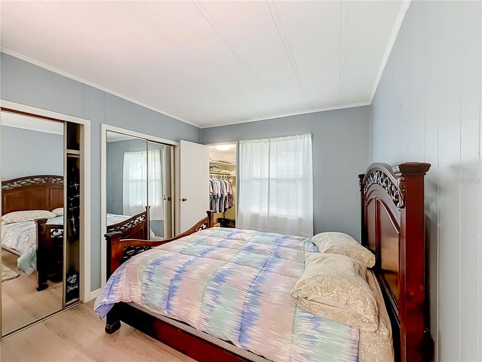 Active With Contract: $160,000 (2 beds, 2 baths, 1107 Square Feet)