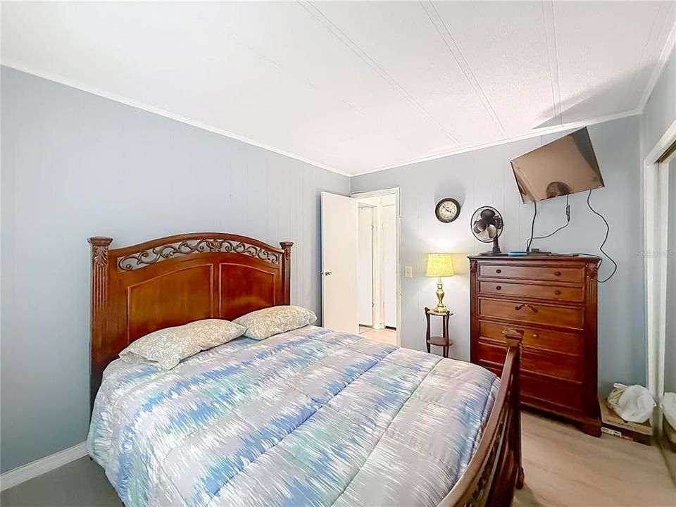Active With Contract: $160,000 (2 beds, 2 baths, 1107 Square Feet)
