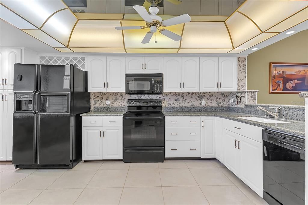 For Sale: $275,000 (2 beds, 2 baths, 1065 Square Feet)