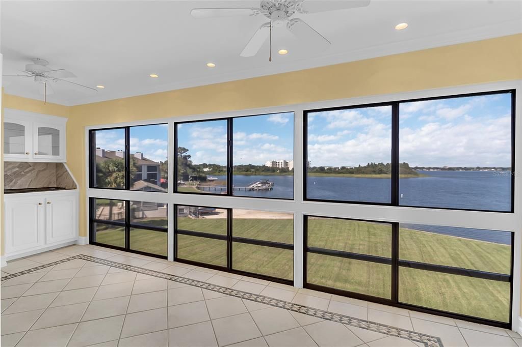 For Sale: $275,000 (2 beds, 2 baths, 1065 Square Feet)