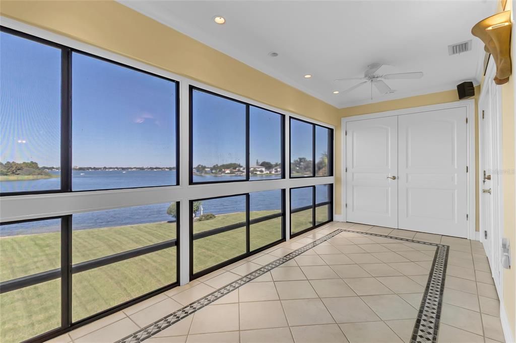 For Sale: $275,000 (2 beds, 2 baths, 1065 Square Feet)