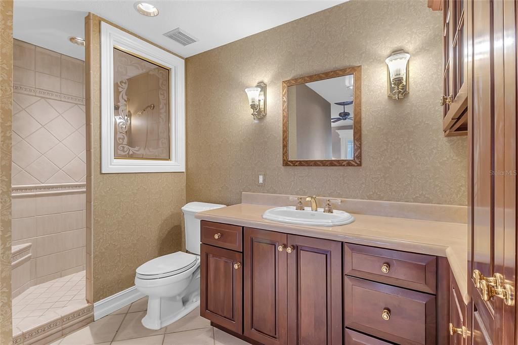 For Sale: $275,000 (2 beds, 2 baths, 1065 Square Feet)