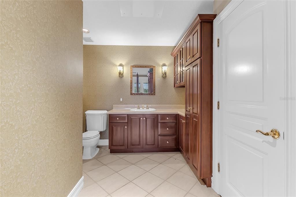 For Sale: $275,000 (2 beds, 2 baths, 1065 Square Feet)
