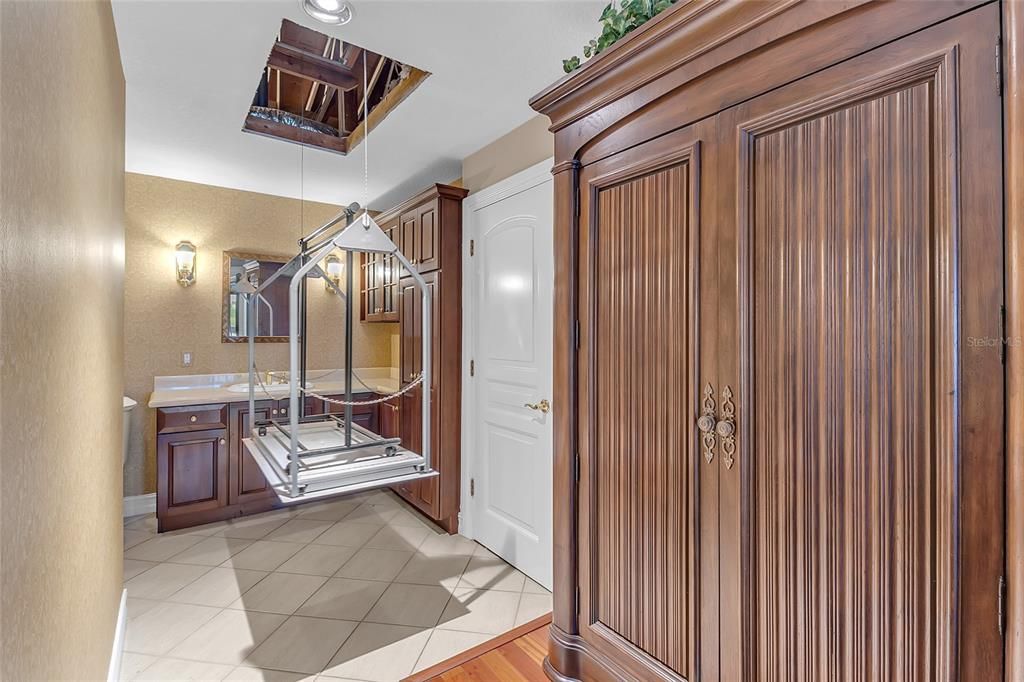 For Sale: $275,000 (2 beds, 2 baths, 1065 Square Feet)