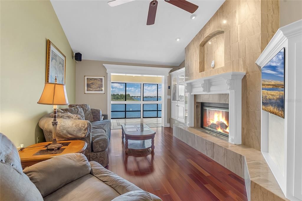 For Sale: $275,000 (2 beds, 2 baths, 1065 Square Feet)