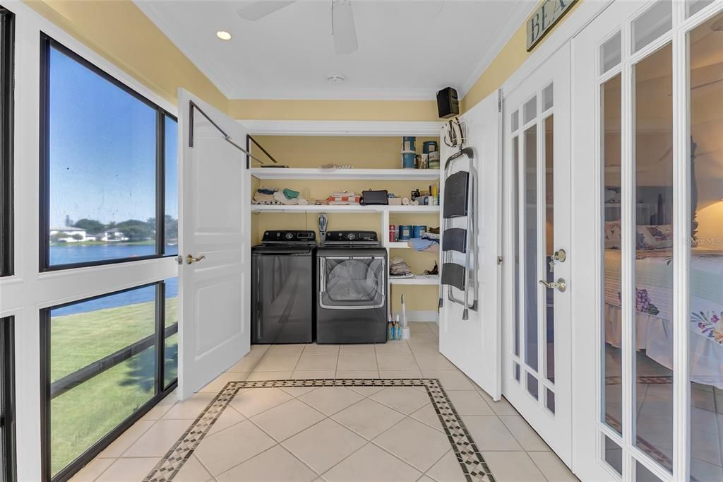 For Sale: $275,000 (2 beds, 2 baths, 1065 Square Feet)
